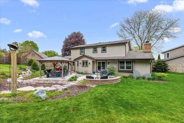 800 Sweetbriar COURT, Waukesha, WI 53186
