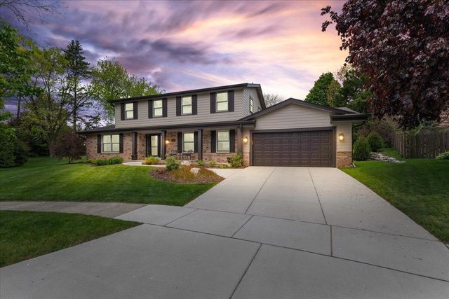 800 Sweetbriar COURT, Waukesha, WI 53186