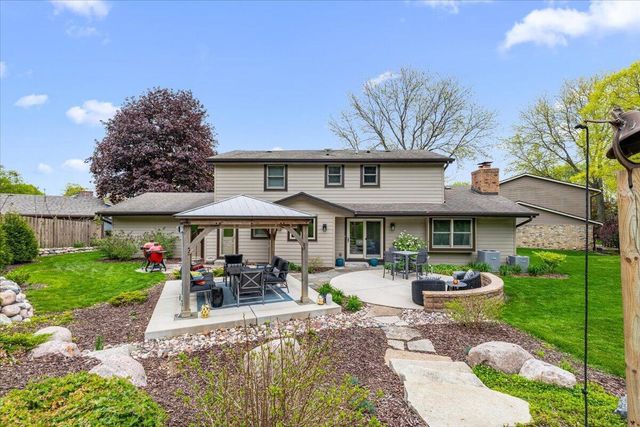 800 Sweetbriar COURT, Waukesha, WI 53186