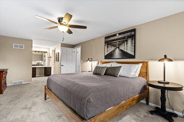 800 Sweetbriar COURT, Waukesha, WI 53186
