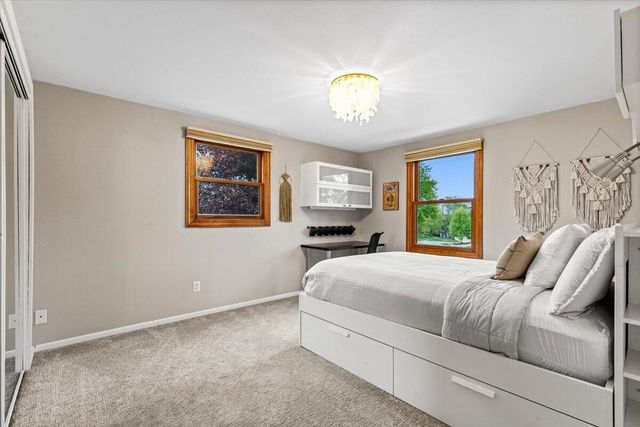 800 Sweetbriar COURT, Waukesha, WI 53186