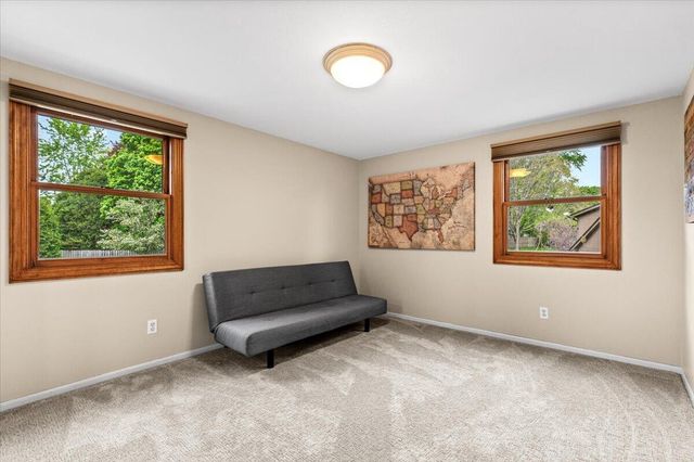 800 Sweetbriar COURT, Waukesha, WI 53186
