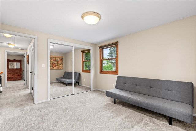 800 Sweetbriar COURT, Waukesha, WI 53186