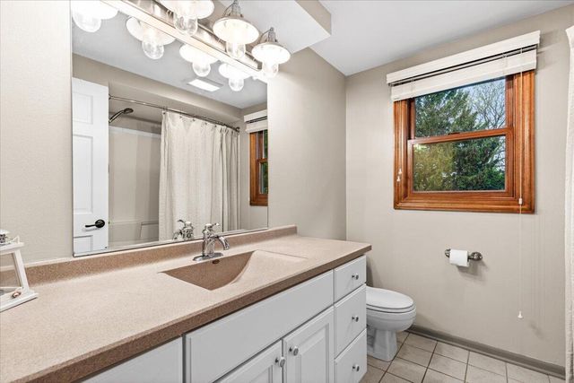 800 Sweetbriar COURT, Waukesha, WI 53186