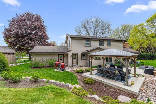 800 Sweetbriar COURT, Waukesha, WI 53186