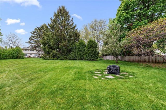 800 Sweetbriar COURT, Waukesha, WI 53186