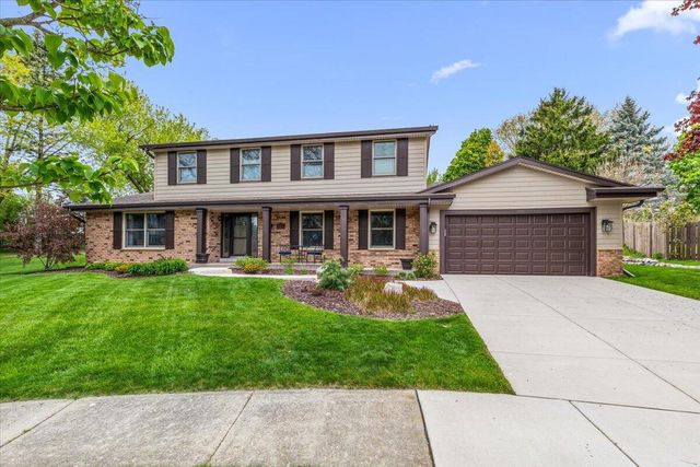 800 Sweetbriar COURT, Waukesha, WI 53186