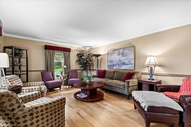 800 Sweetbriar COURT, Waukesha, WI 53186