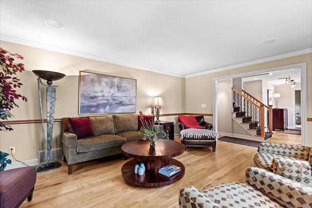 800 Sweetbriar COURT, Waukesha, WI 53186