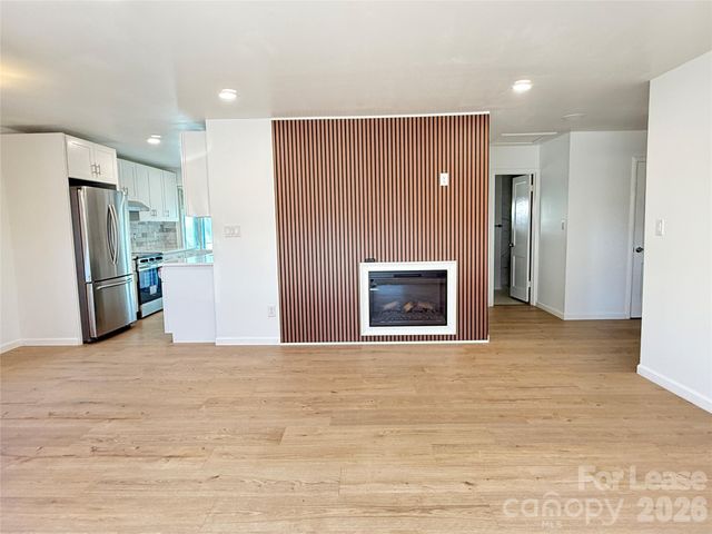 541 E Woodlawn Road, Charlotte, NC 28209