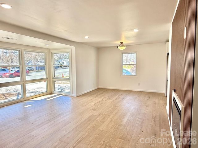 541 E Woodlawn Road, Charlotte, NC 28209