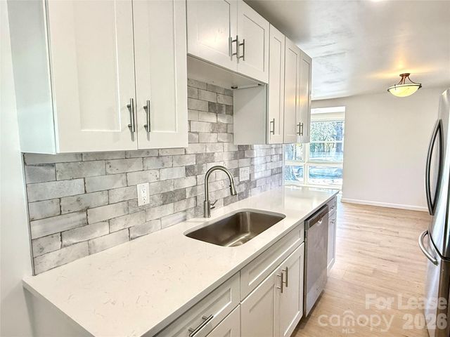 541 E Woodlawn Road, Charlotte, NC 28209