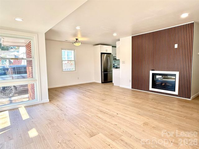 541 E Woodlawn Road, Charlotte, NC 28209