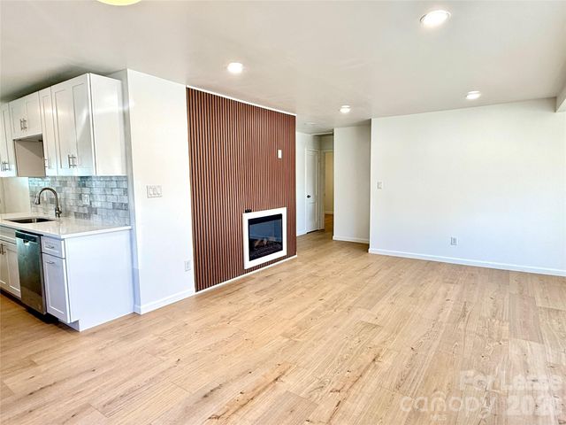 541 E Woodlawn Road, Charlotte, NC 28209