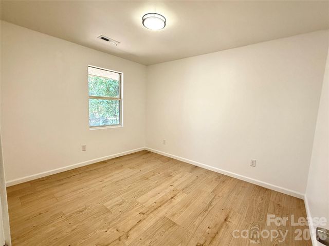 541 E Woodlawn Road, Charlotte, NC 28209