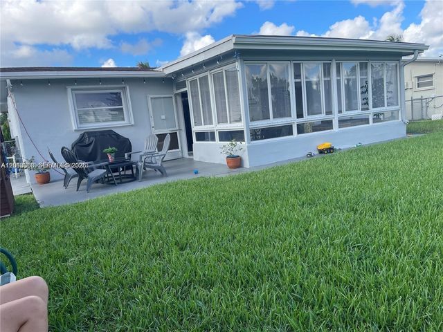 9590 NW 24th Pl, Sunrise, FL 33322