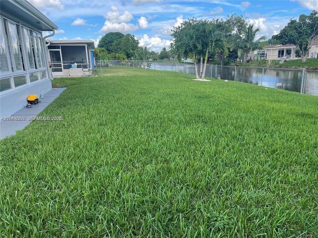 9590 NW 24th Pl, Sunrise, FL 33322