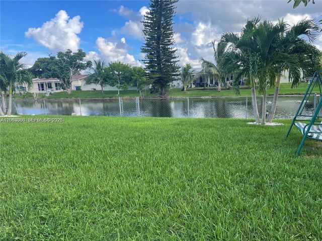 9590 NW 24th Pl, Sunrise, FL 33322
