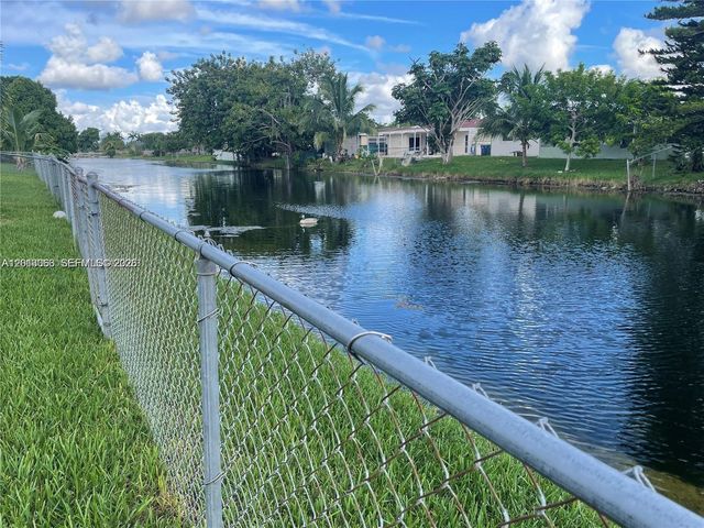 9590 NW 24th Pl, Sunrise, FL 33322