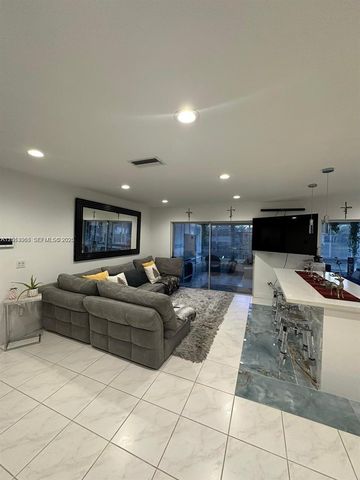 9590 NW 24th Pl, Sunrise, FL 33322