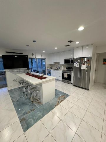 9590 NW 24th Pl, Sunrise, FL 33322
