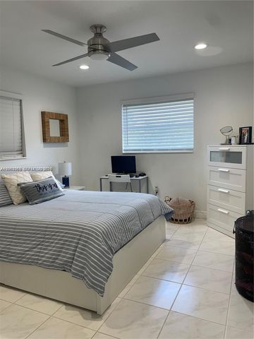 9590 NW 24th Pl, Sunrise, FL 33322