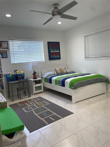 9590 NW 24th Pl, Sunrise, FL 33322