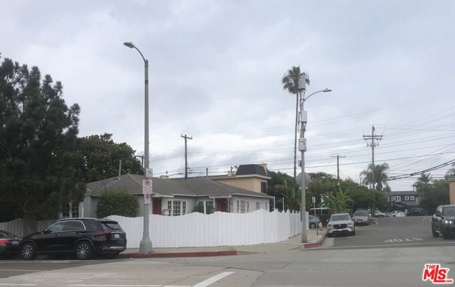404 Venice Way, Los Angeles, CA 90291