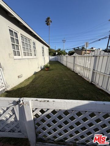 404 Venice Way, Los Angeles, CA 90291