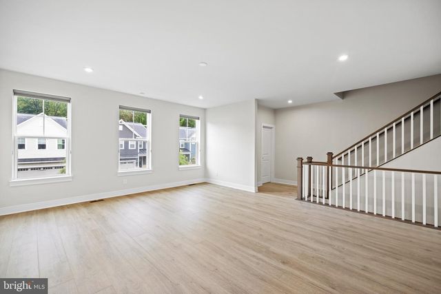 1548 MEADOWLARK GLEN RD, Dumfries, VA 22026