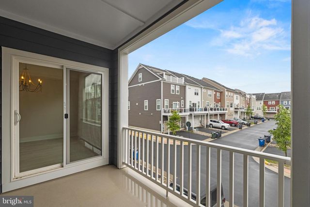 1548 MEADOWLARK GLEN RD, Dumfries, VA 22026