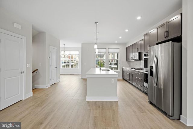 1548 MEADOWLARK GLEN RD, Dumfries, VA 22026