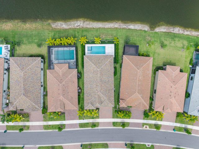 7985 Ironwood Way, Parkland, FL 33067