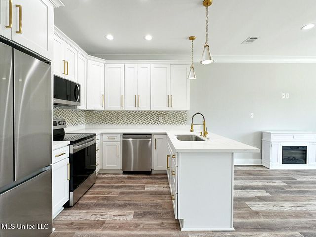 10152 Seymour Avenue, A, D'iberville, MS 39540