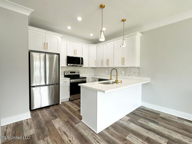 10152 Seymour Avenue, A, D'iberville, MS 39540