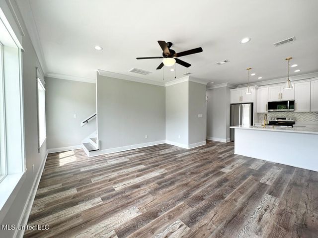10152 Seymour Avenue, A, D'iberville, MS 39540