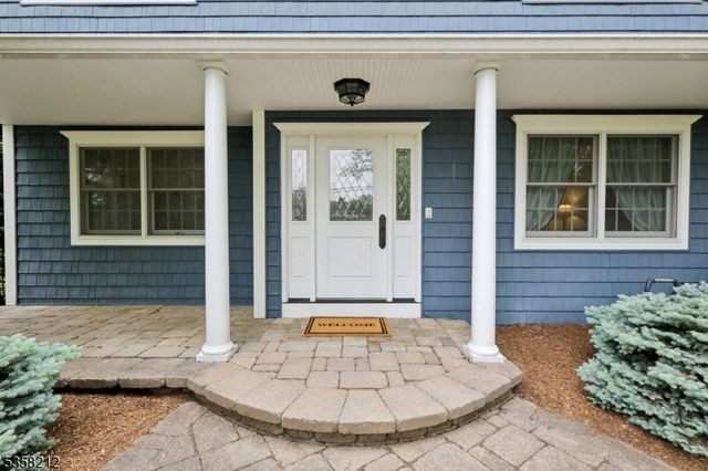 99 Algonquin Trl, Oakland Boro, NJ 07436