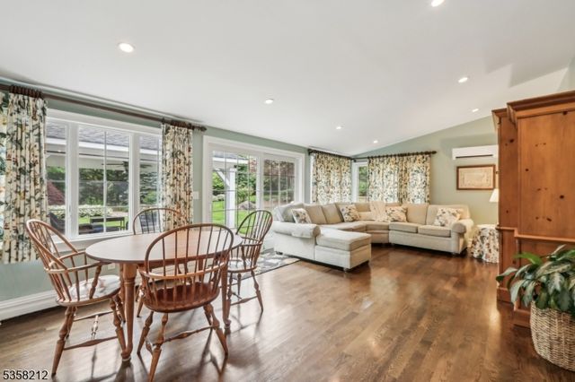 99 Algonquin Trl, Oakland Boro, NJ 07436