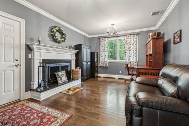99 Algonquin Trl, Oakland Boro, NJ 07436