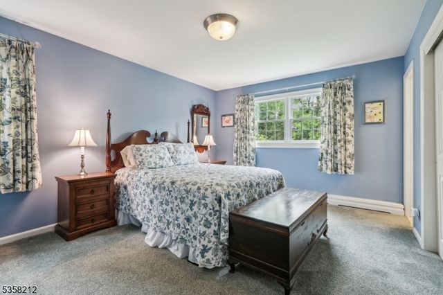 99 Algonquin Trl, Oakland Boro, NJ 07436