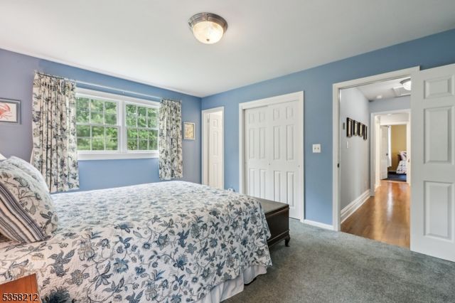 99 Algonquin Trl, Oakland Boro, NJ 07436