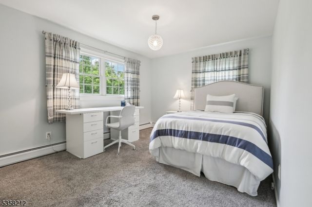 99 Algonquin Trl, Oakland Boro, NJ 07436