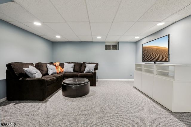 99 Algonquin Trl, Oakland Boro, NJ 07436