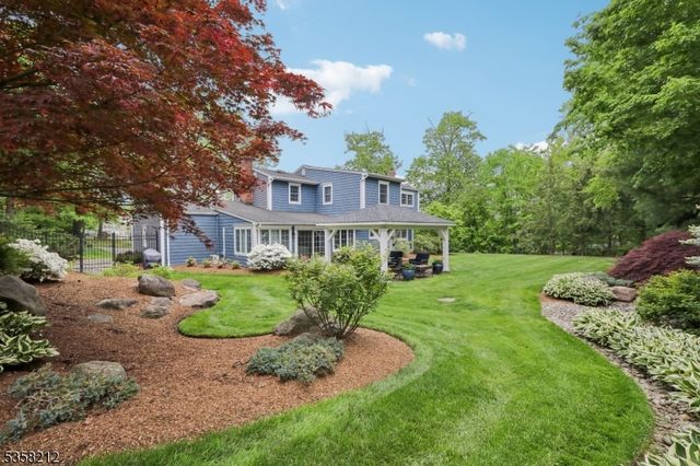 99 Algonquin Trl, Oakland Boro, NJ 07436