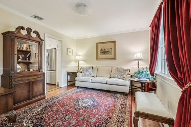 99 Algonquin Trl, Oakland Boro, NJ 07436