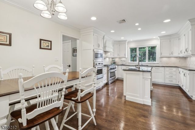 99 Algonquin Trl, Oakland Boro, NJ 07436