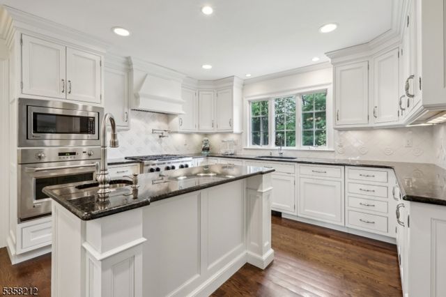 99 Algonquin Trl, Oakland Boro, NJ 07436