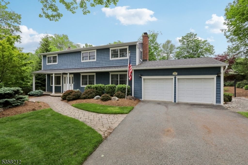 99 Algonquin Trl, Oakland Boro, NJ 07436