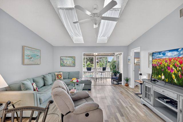 8388 SE Croft Circle P-9, Hobe Sound, FL 33455