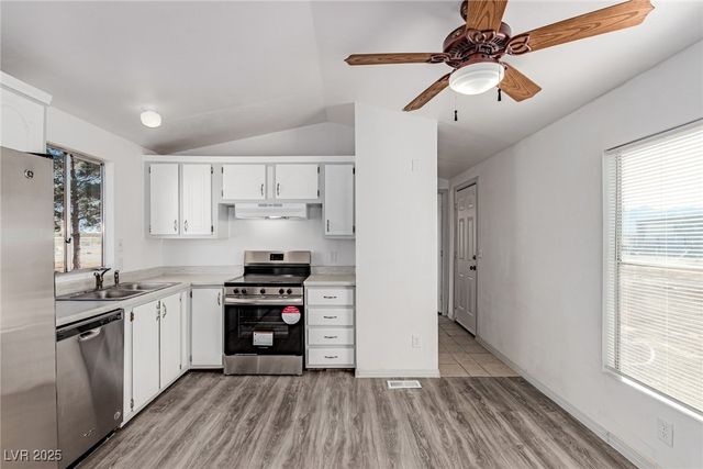 6920 Oakridge Avenue, Pahrump, NV 89048